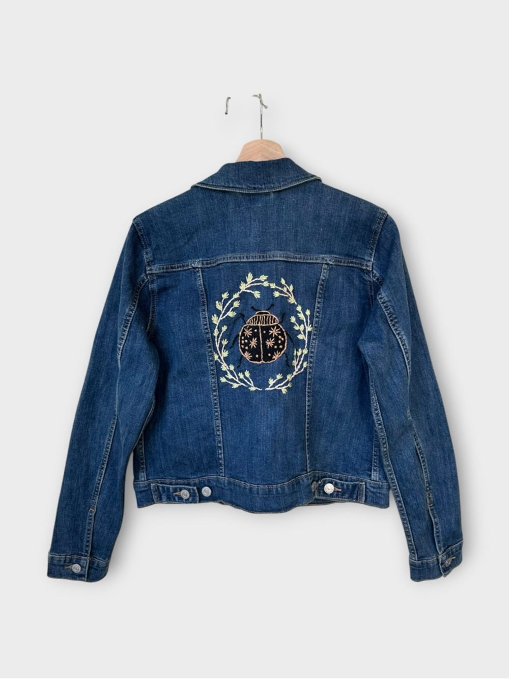 Levi's Denim TruckerJacket with Custom DIY Upcycled Embroiderd Detail size M